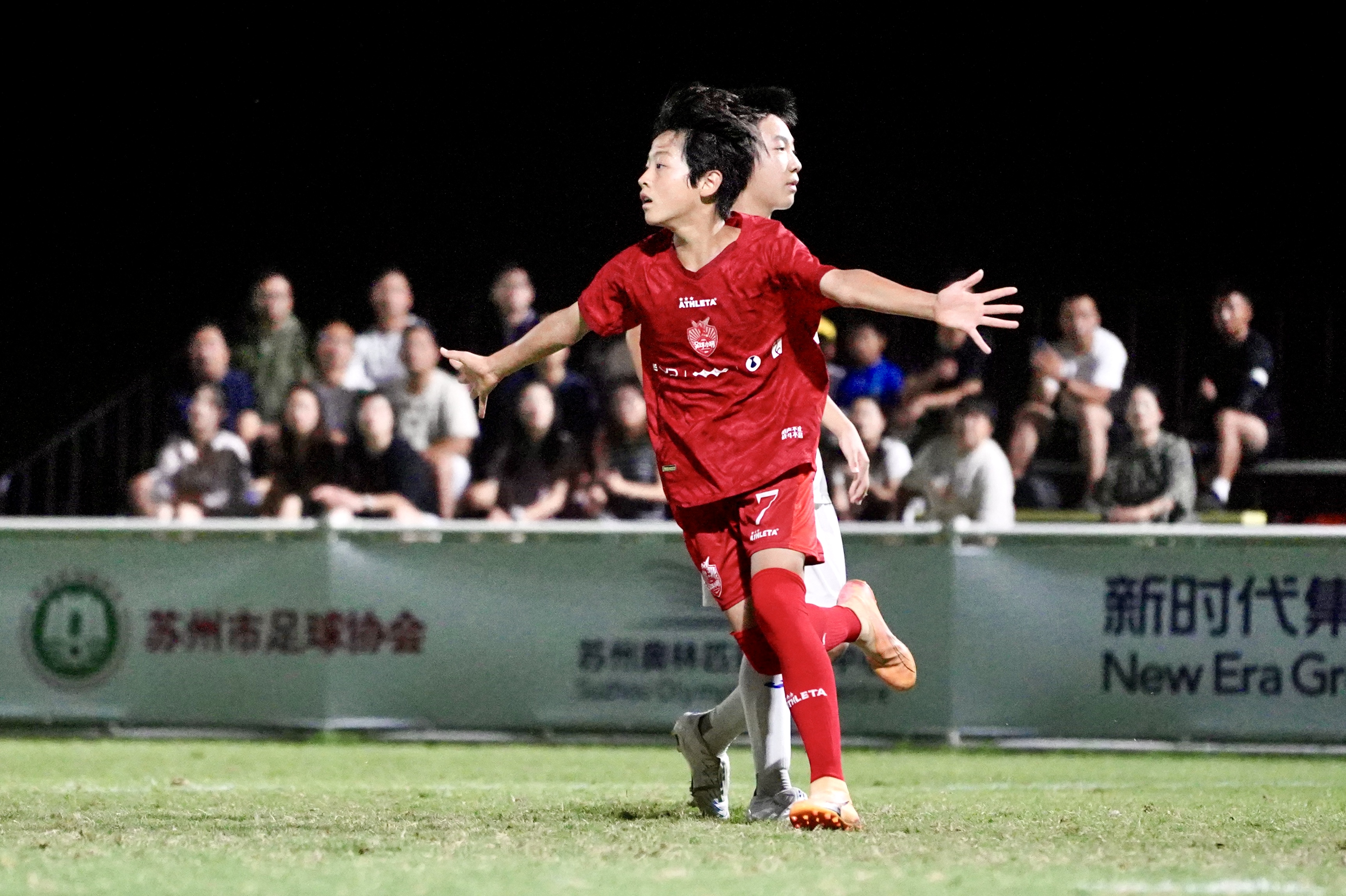 开元棋牌官网-体育新星崭露头角，国内足球界掀起新一轮风潮的简单介绍